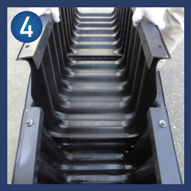 ④接続部を重ね合せる